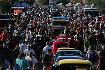 Henderson Super Run Water Street Crowd