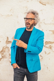 Vegas Stand Up & Rock Entertainment Venue Opens At Oyo - Byron Kennedy