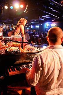 Pete�s Dueling Piano Bar