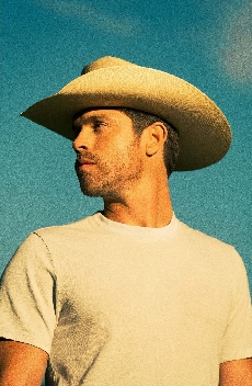 Country Star Dustin Lynch Will Perform Poolside At Red Rock