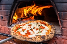 Pop-Up Yukon Pizza Opens First Brick and Mortar